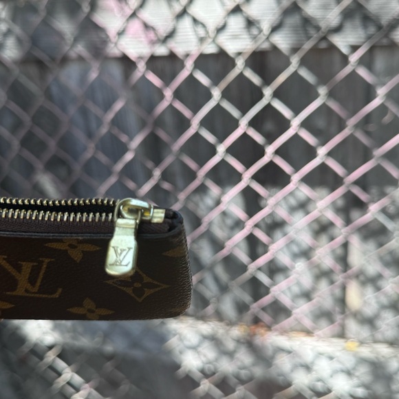 Louis Vuitton Key Pouch - Picture 4 of 8